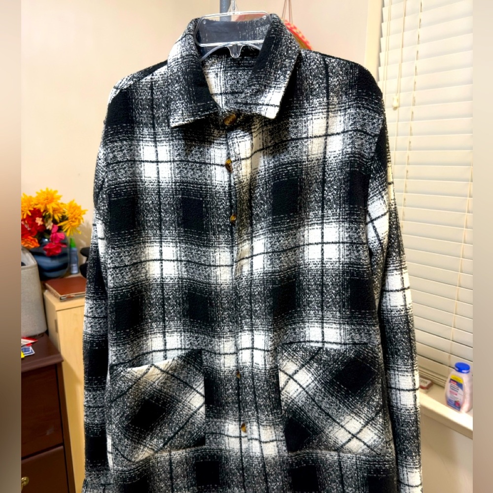 Black and White Plaid OverShirt Jacket Coat - Mens Small